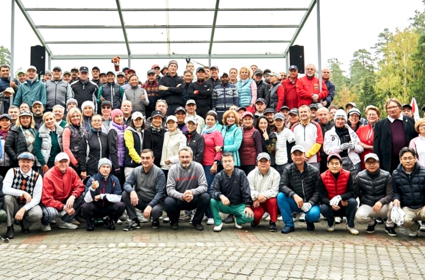 Групповая фотография членов клуба на турнире Final Swing 2015